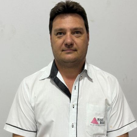 Atendente da Minas Brasil Distribuidora Márcio